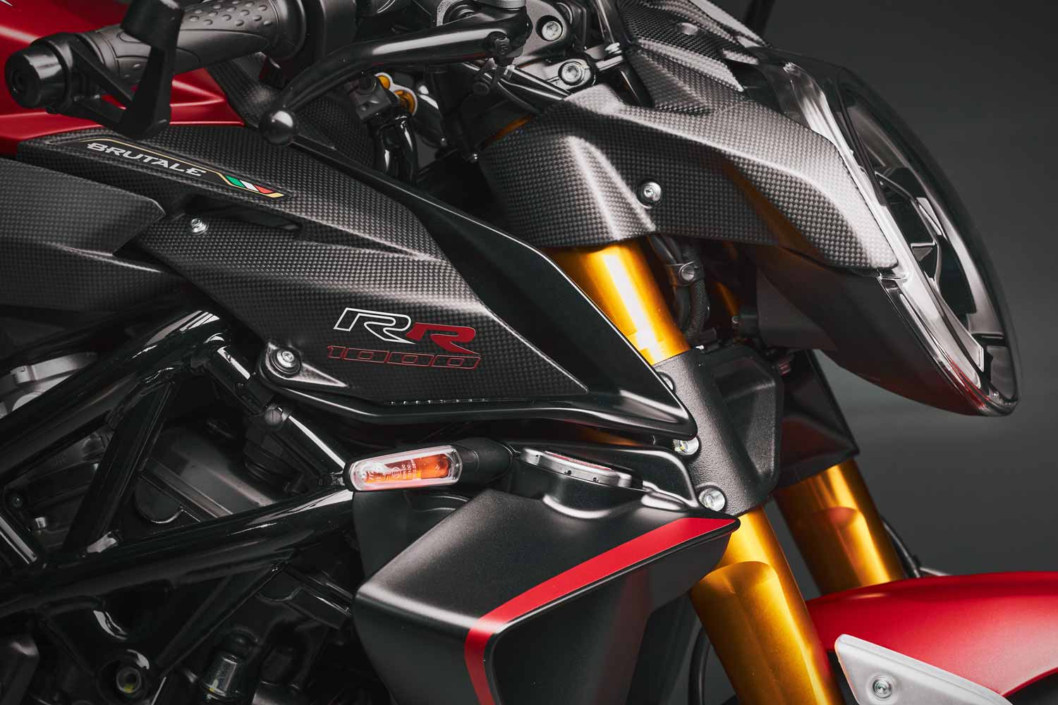 La MV Agusta Brutale per il 2023 si aggiorna più nella sostanza che nell'aspetto. La hyper-naked trasmette esperienze di guida da ricordare.