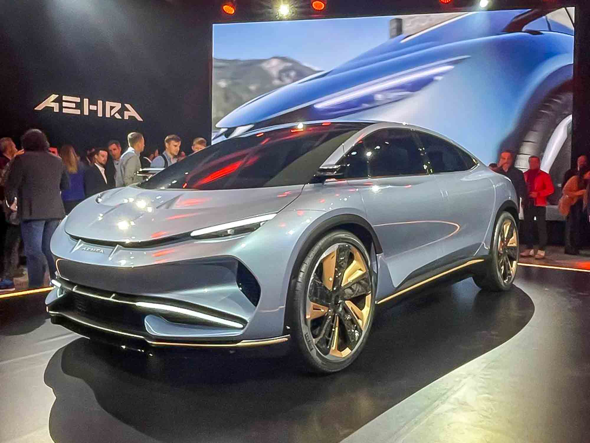 AEHRA è l'auto elettrica futurista che cambia le regole del gioco, sconvolgendo e reinventando lo stesso gioco. 