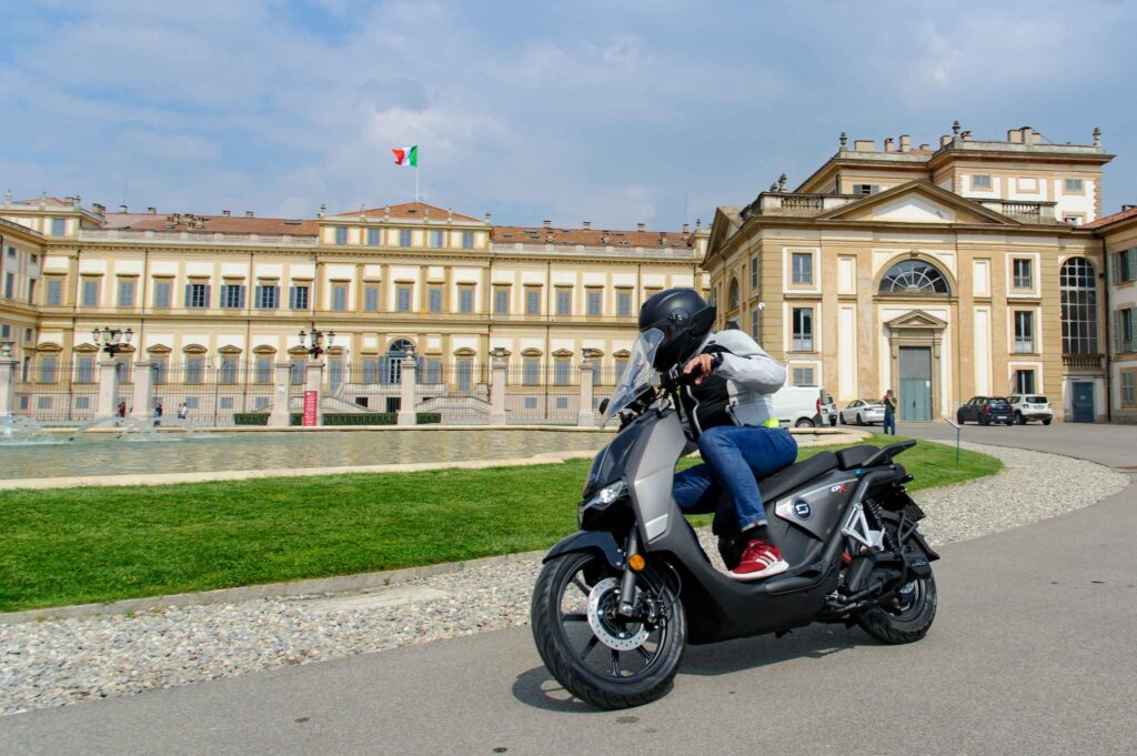 Abbiamo provato il CPX V moto Super Soco, scooter elettrico. VMoto super Soco è un azienda che produce veicoli a due ruote elettrici e distribuisce i suoi veicoli in 54 paesi.