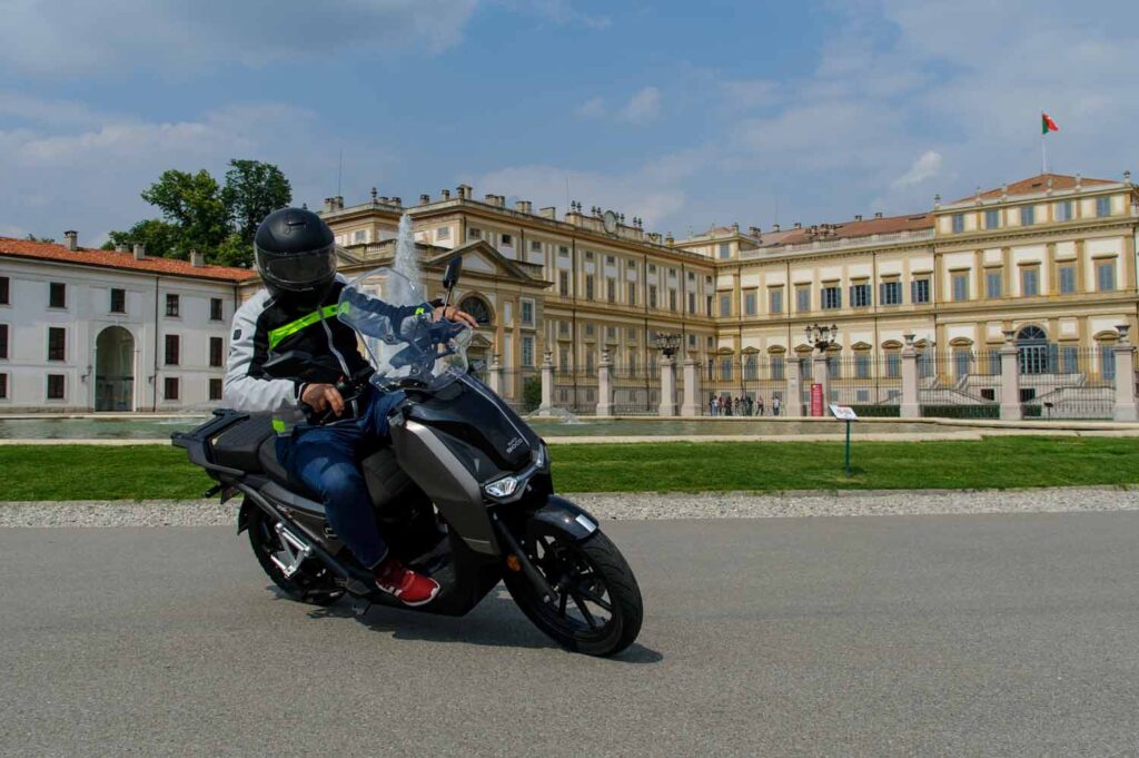 Abbiamo provato il CPX V moto Super Soco, scooter elettrico. VMoto super Soco è un azienda che produce veicoli a due ruote elettrici e distribuisce i suoi veicoli in 54 paesi.