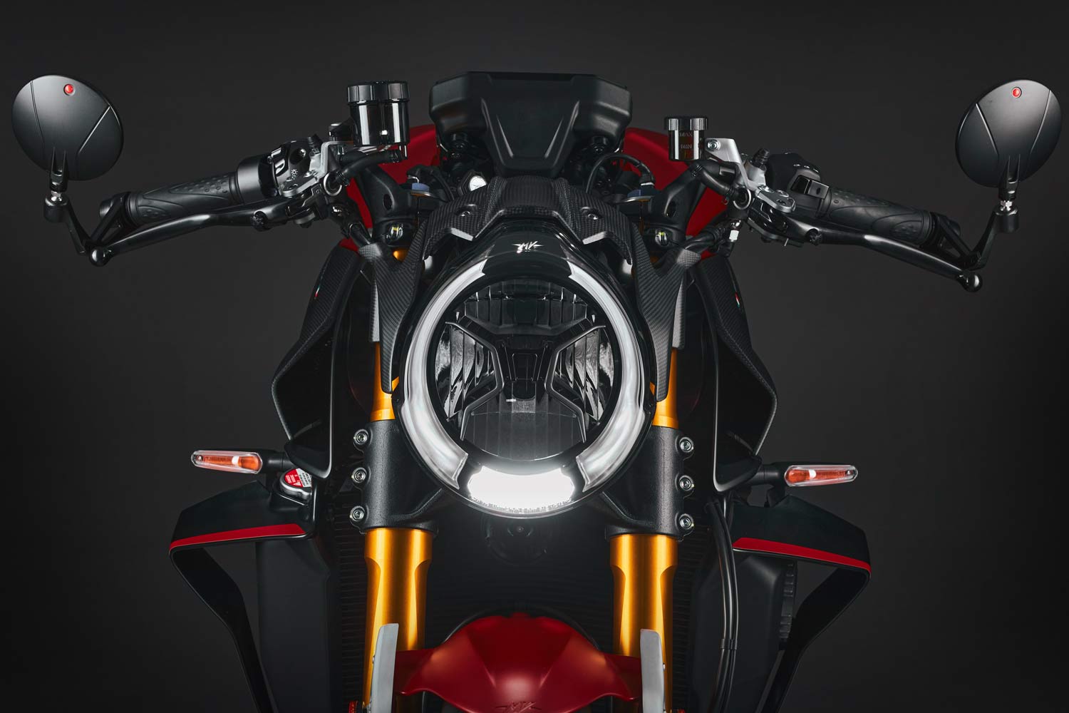 La MV Agusta Brutale per il 2023 si aggiorna più nella sostanza che nell'aspetto. La hyper-naked trasmette esperienze di guida da ricordare.