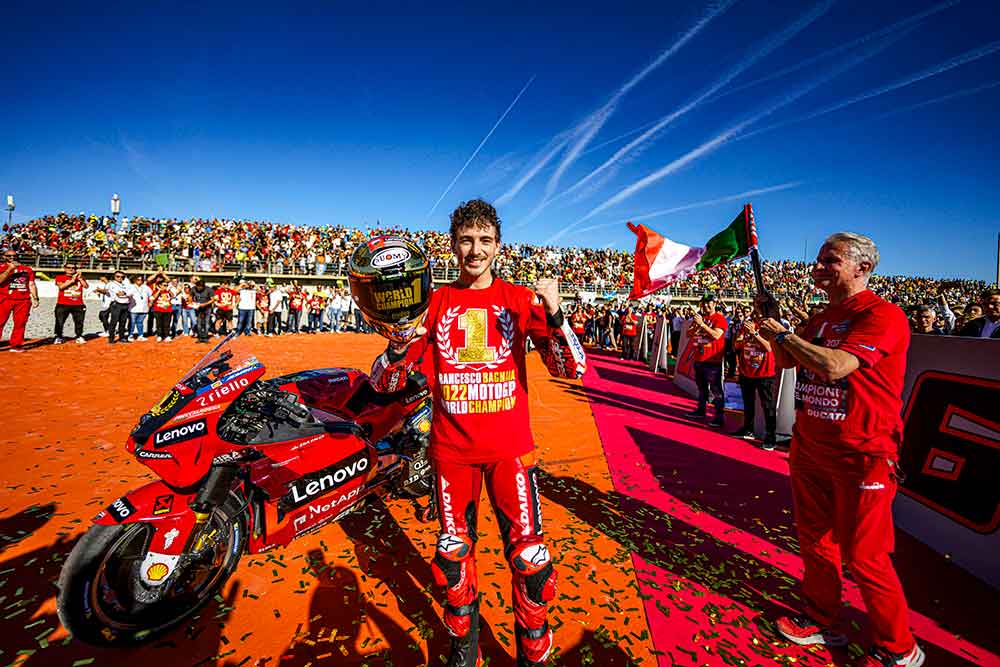 Bagnaia e Ducati, conquistano il titolo iridato della MotoGP laureandosi campioni del Mondo, ieri, nell'ultimo GP di Valencia.