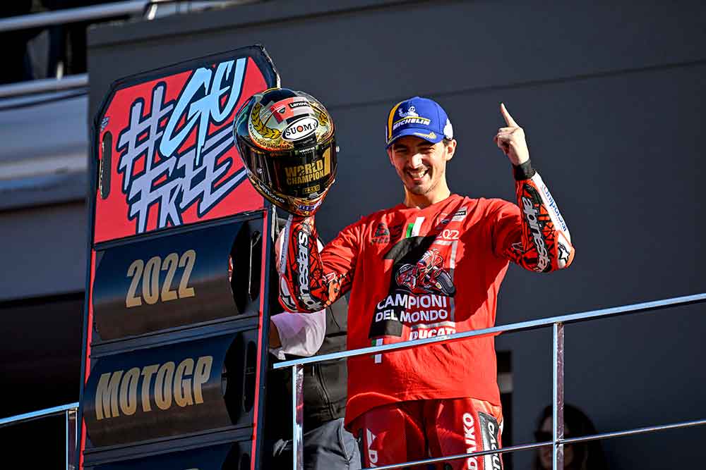 Bagnaia e Ducati, conquistano il titolo iridato della MotoGP laureandosi campioni del Mondo, ieri, nell'ultimo GP di Valencia.