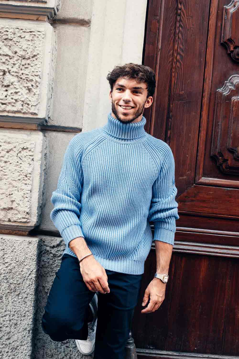 Pierre Gasly insieme con AlphaTauri, ha dato vita ad una capsule collection, che rappresenta il suo stile e la sua personalità.