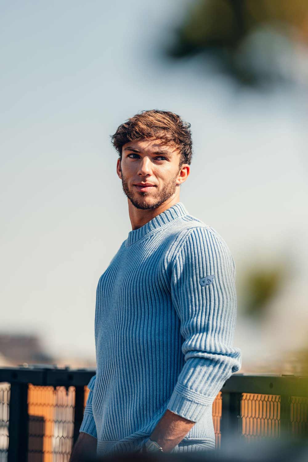 Pierre Gasly insieme con AlphaTauri, ha dato vita ad una capsule collection, che rappresenta il suo stile e la sua personalità.