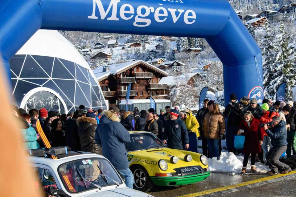 Il 1° Concorso d'eleganza automobilistico di Megève, è il nuovo format andato in scena nell'omonima cittadina francese lo scorso fine settimana. Un evento automobilistico eccezionale, che è volto a riscoprire vetture rétro e vintage, impegnate nella guida su sfondo innevato. 