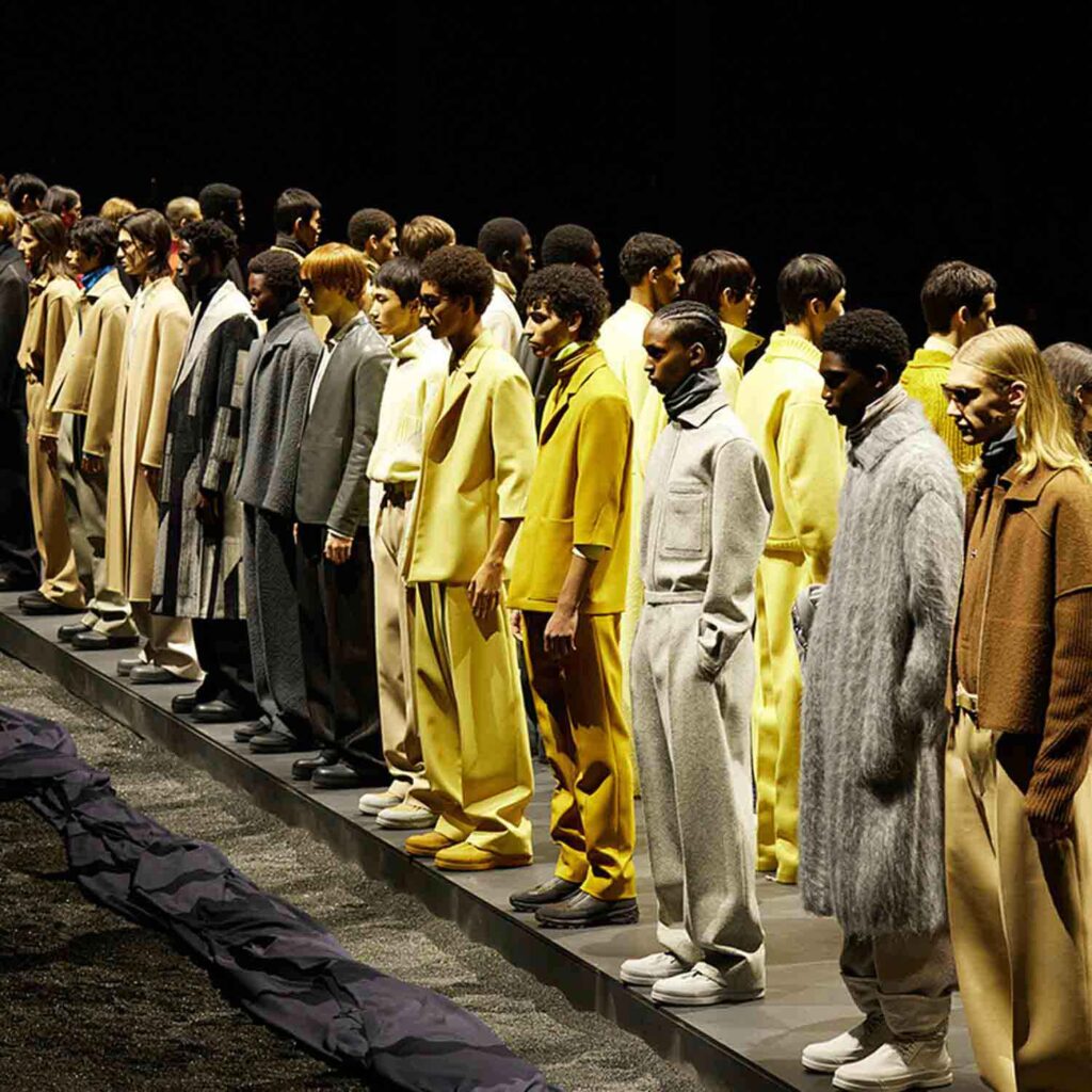 E' tutto cashmere quello che “luccica” sulla passerella maschile di casa Zegna che ha chiuso la fashion week milanese.