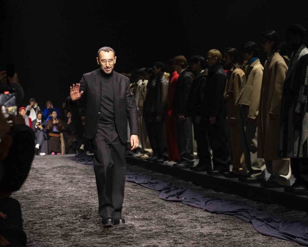 E' tutto cashmere quello che “luccica” sulla passerella maschile di casa Zegna che ha chiuso la fashion week milanese.