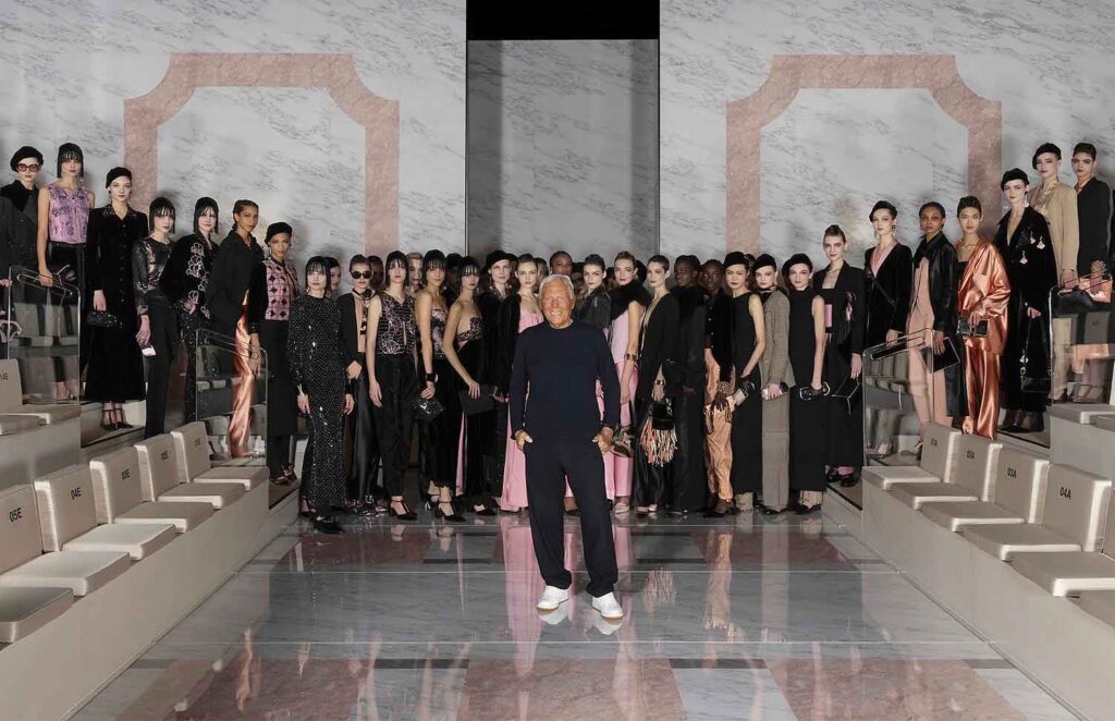 E' Giorgio Armani donna tra i grandi protagonisti del weekend milanese della Fashion Week dedicata alle collezioni donna per l'autunno-inverno 2023-24. 