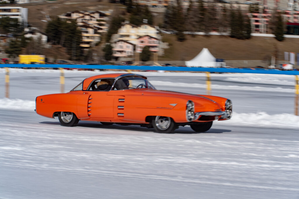 La Lincoln Indianapolis è una delle stupende "one-off" sul lago ghiacciato di St. Moritz, durante il The ICE. 