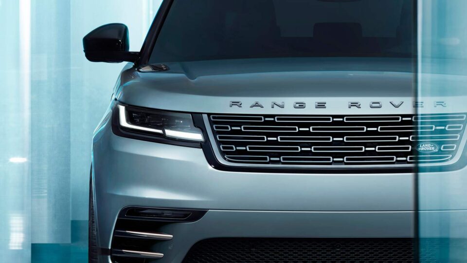 La Range Rover Velar, nella nuova edizione del 2023 può definirsi come l'espressione più pura del lusso moderno che il  marchio rappresenta. 