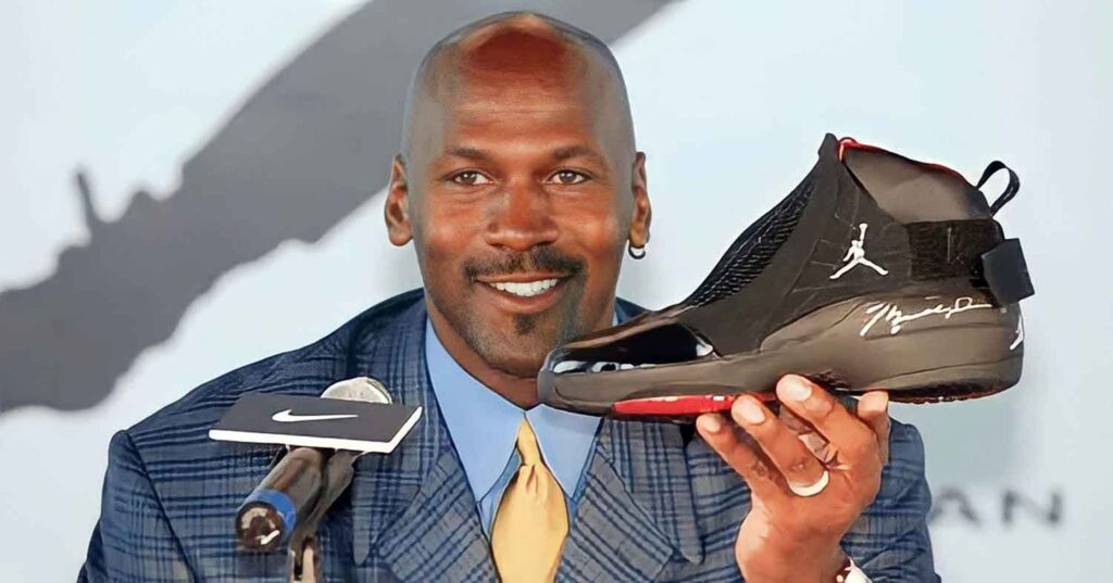 “Air - La storia del grande salto” film diretto da Ben Affleck che debutterà al cinema il 6 aprile per Warner Bros Italia, svelando la nascita delle iconiche scarpe da basket studiate da Nike per Michael Jordan.