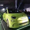 La nuova Abarth 500e elettrica diventa protagonista del tour europeo, attraverso il quale "elettrizzerà" fan e amanti dello "Scorpione".