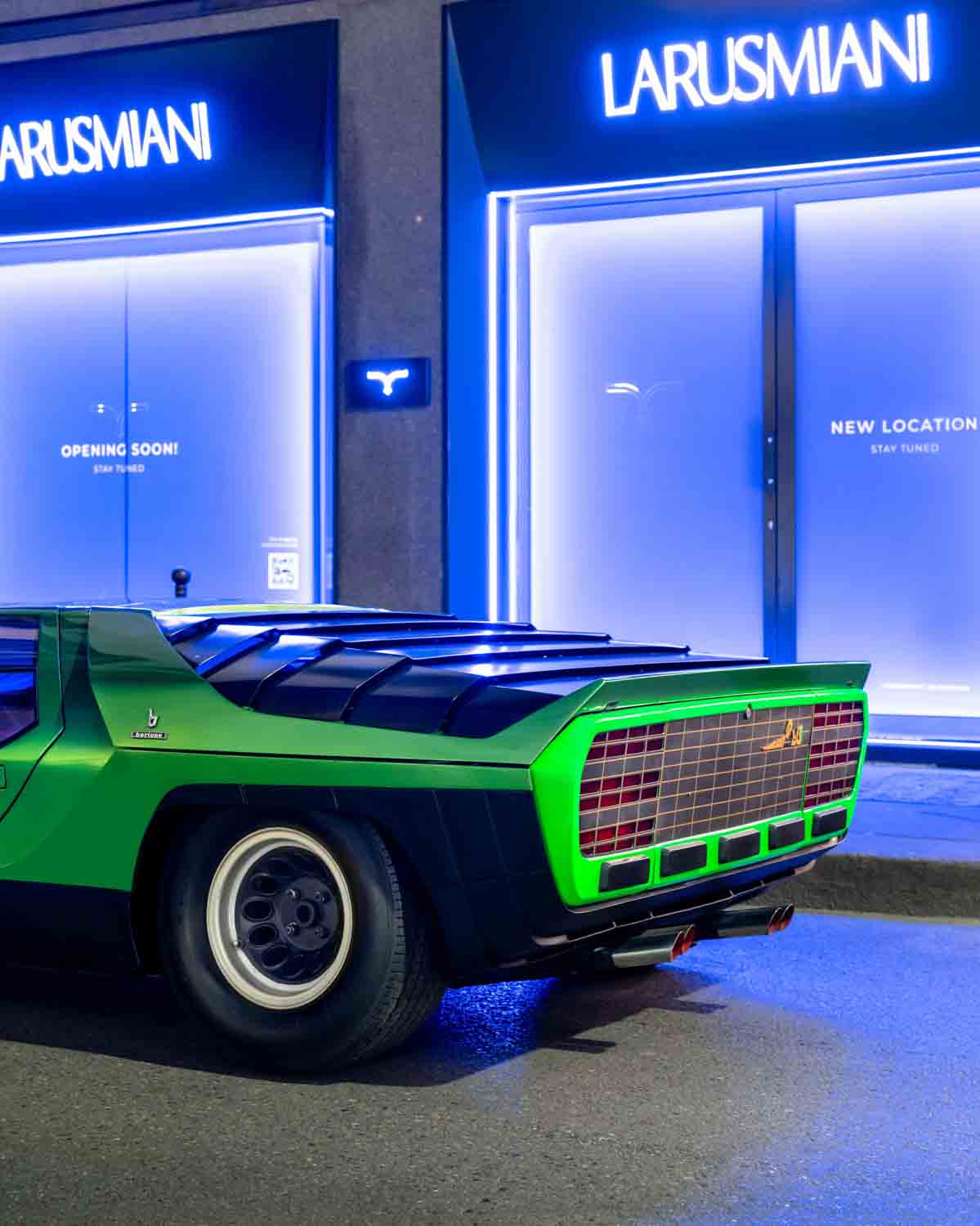 L'Alfa Romeo Carabo, è la star della Milano Design Week 2023 insieme a LARUSMIANI, storico marchio della moda milanese.