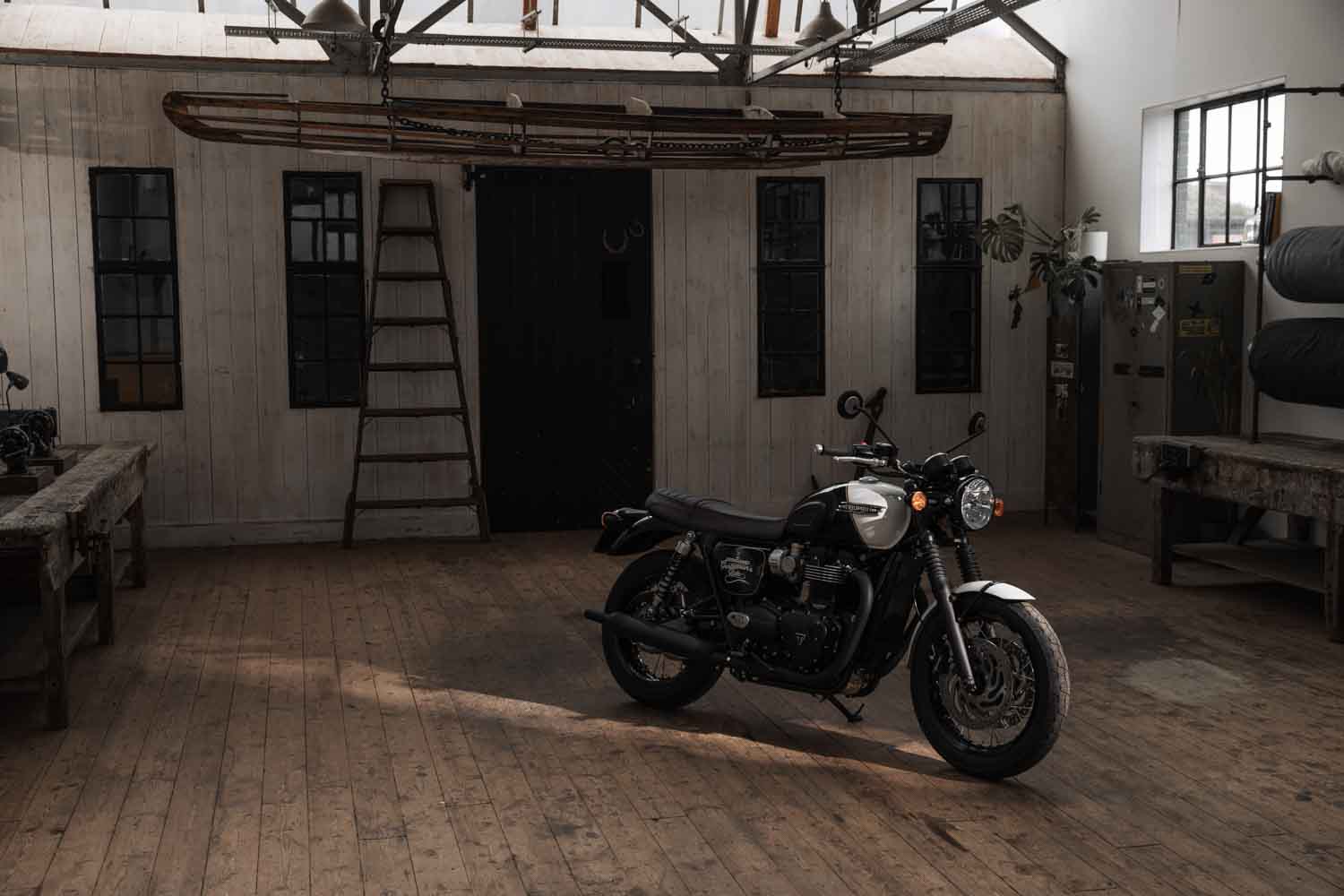 Bonneville T120 BLACK DGR EDITION è il nuovo modello di Triumph per celebrare 10 anni di collaborazione con THE DISTINGUISHED GENTLEMAN'S RIDE