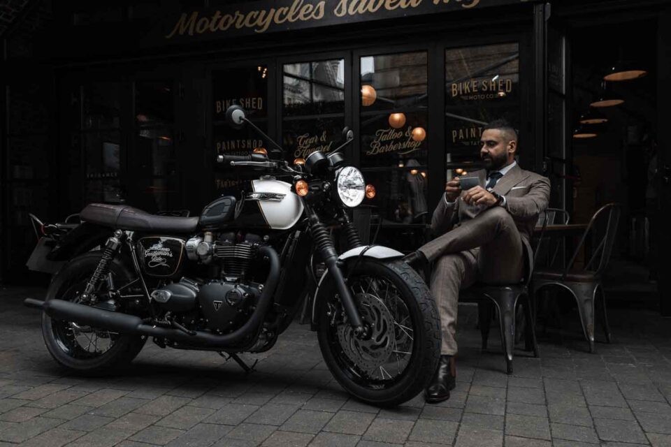 Bonneville T120 BLACK DGR EDITION è il nuovo modello di Triumph per celebrare 10 anni di collaborazione con THE DISTINGUISHED GENTLEMAN'S RIDE