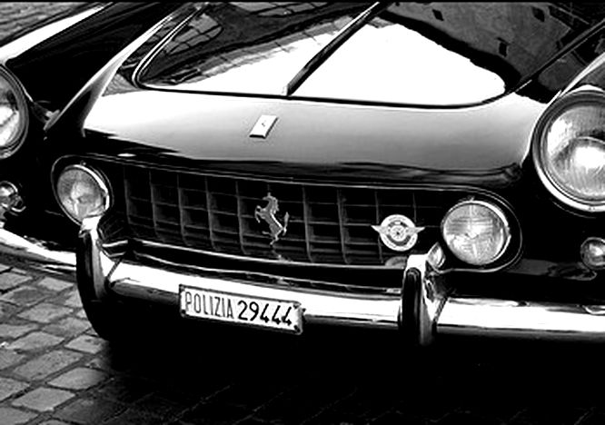 La Ferrari 250 GTE 2+2 della Polizia è stata tra le più celebri nonché originali auto in servizio presso la Questura di Roma.