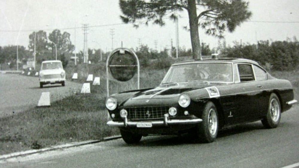 Ferrari 250 GTE 2+2 della Polizia in azione sulle strade della capitale