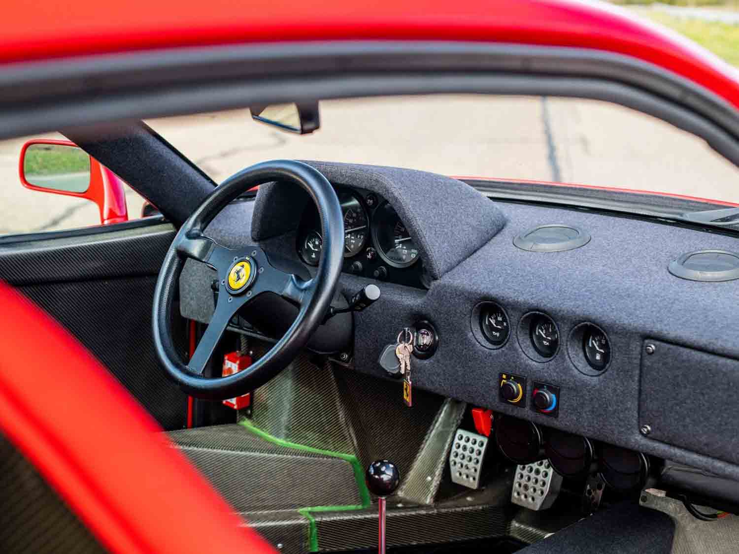 il csruscotto della Ferrari F40 di Alain Prost