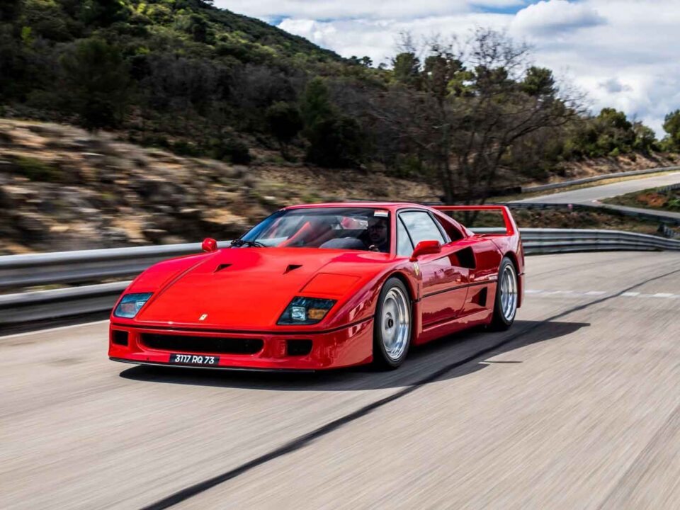 Una Ferrari F40 molto speciale, appartenuta al campione di F1 Alain Prost, è oggetto di un'asta proposta dalla nota casa Sotheby's. 