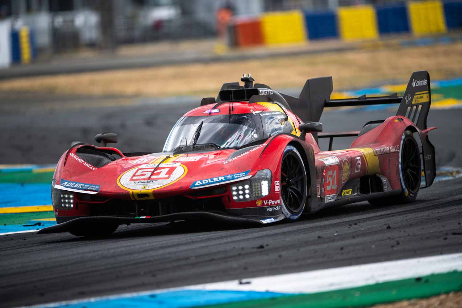 La Ferrari 499P numero 51 del trio Pier Guidi, Calado e Giovinazzi conquista la 24h di Le Mans 2023. Primo successo dal 1965, il 10° dal 1923