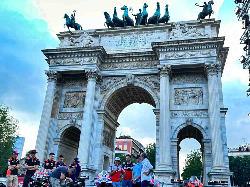 MotoGP On Stage, l'evento che fa da preludio alla gara più attesa del Motomondiale, si è tenuto ieri a Milano all'Arco della Pace. 