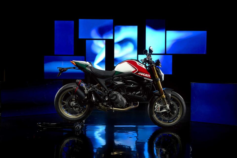 Ducati Monster 30° Anniversario è il modello speciale, con il quale la casa di Borgo Panigale celebra 30 anni della moto emblema del naked
