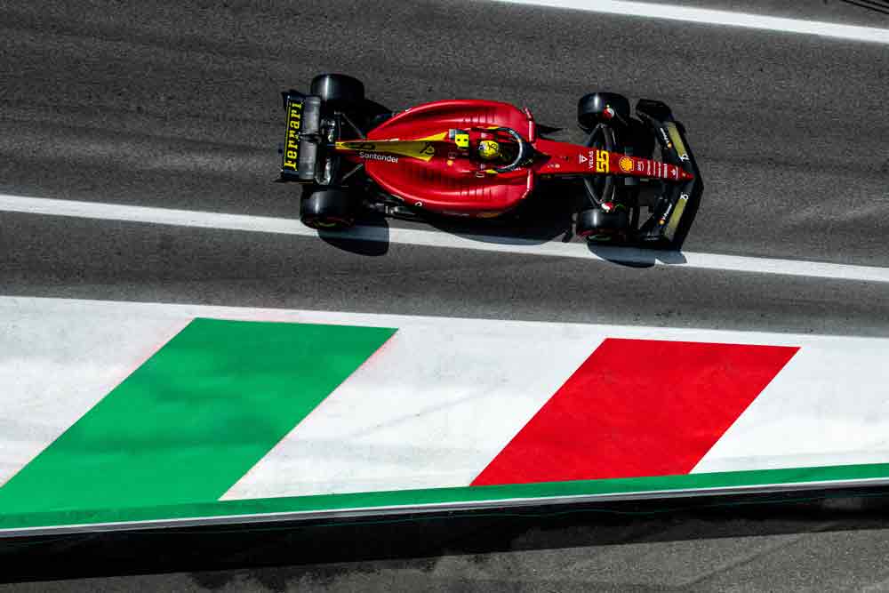 Ferrari di Carlos Sainz sul Circuito di Monza