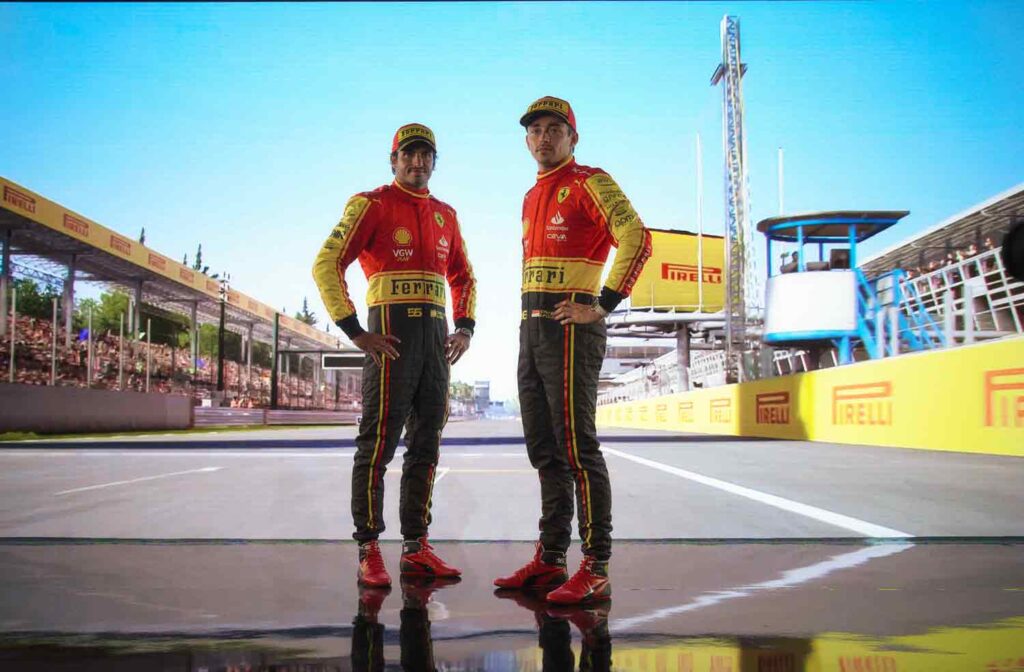 Charles Leclerc e Carlos Sainz indossano le tute disegnate per il GP d'Italia 2023