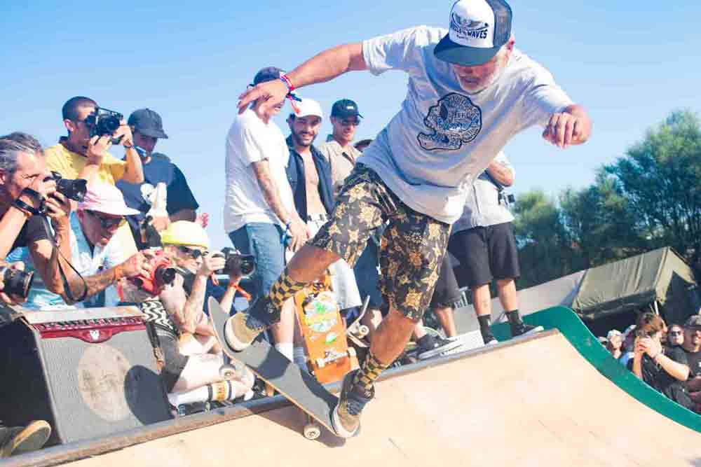 Steve Caballero hit the deck durante il Wheels and Waves
