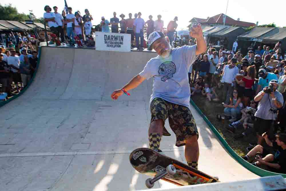 Steve Caballero hit the deck durante il Wheels and Waves