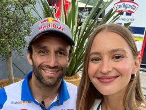 Dominika Grnova con Johann Zarco