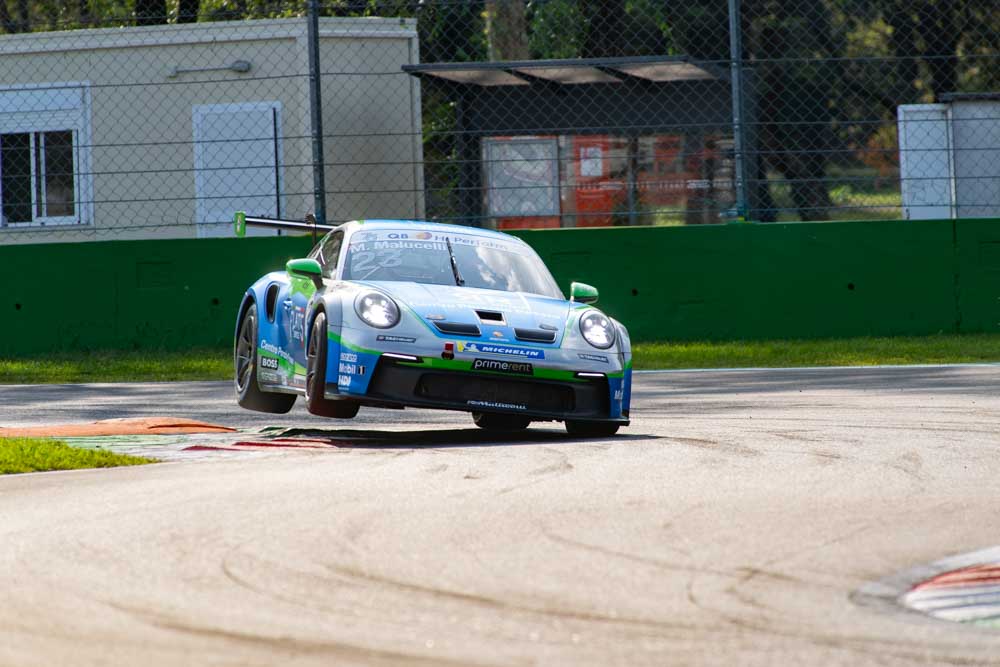 Malucelli alla prima variante di Monza durante la Porsche Carrera Cup 