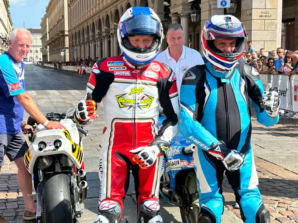 Kevin Schwantz, Franco Uncini posano per il giro d'onore durante Autolook Torino