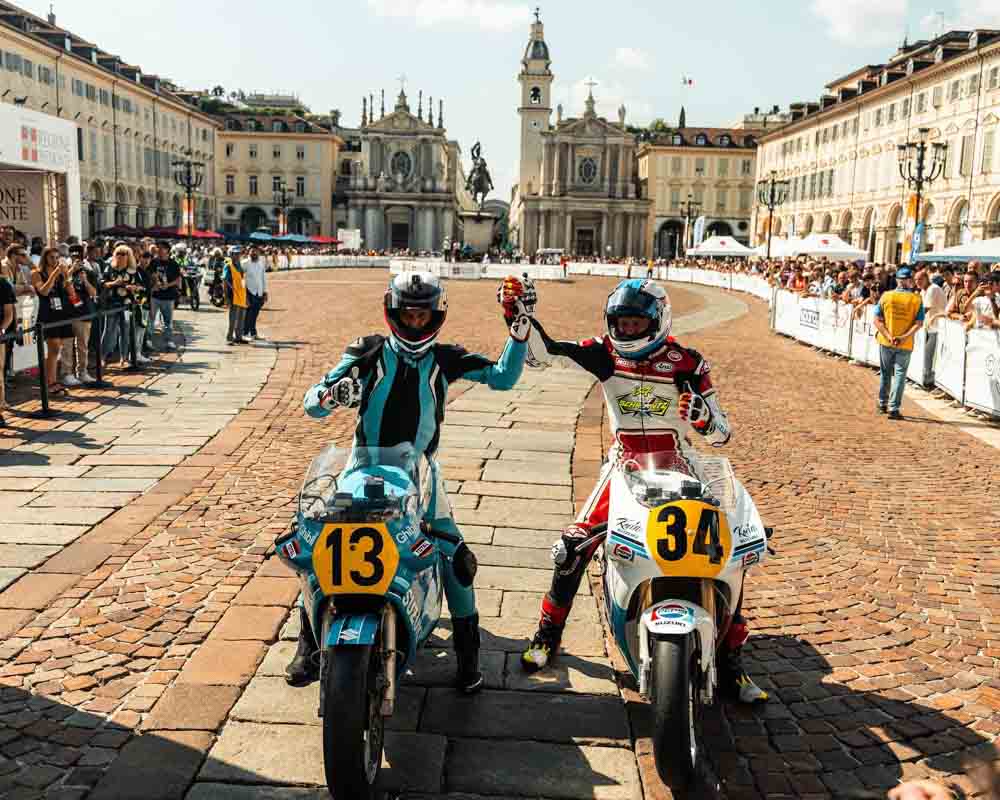 Kevin Schwantz, Franco Uncini posano per il giro d'onore durante Autolook Torino