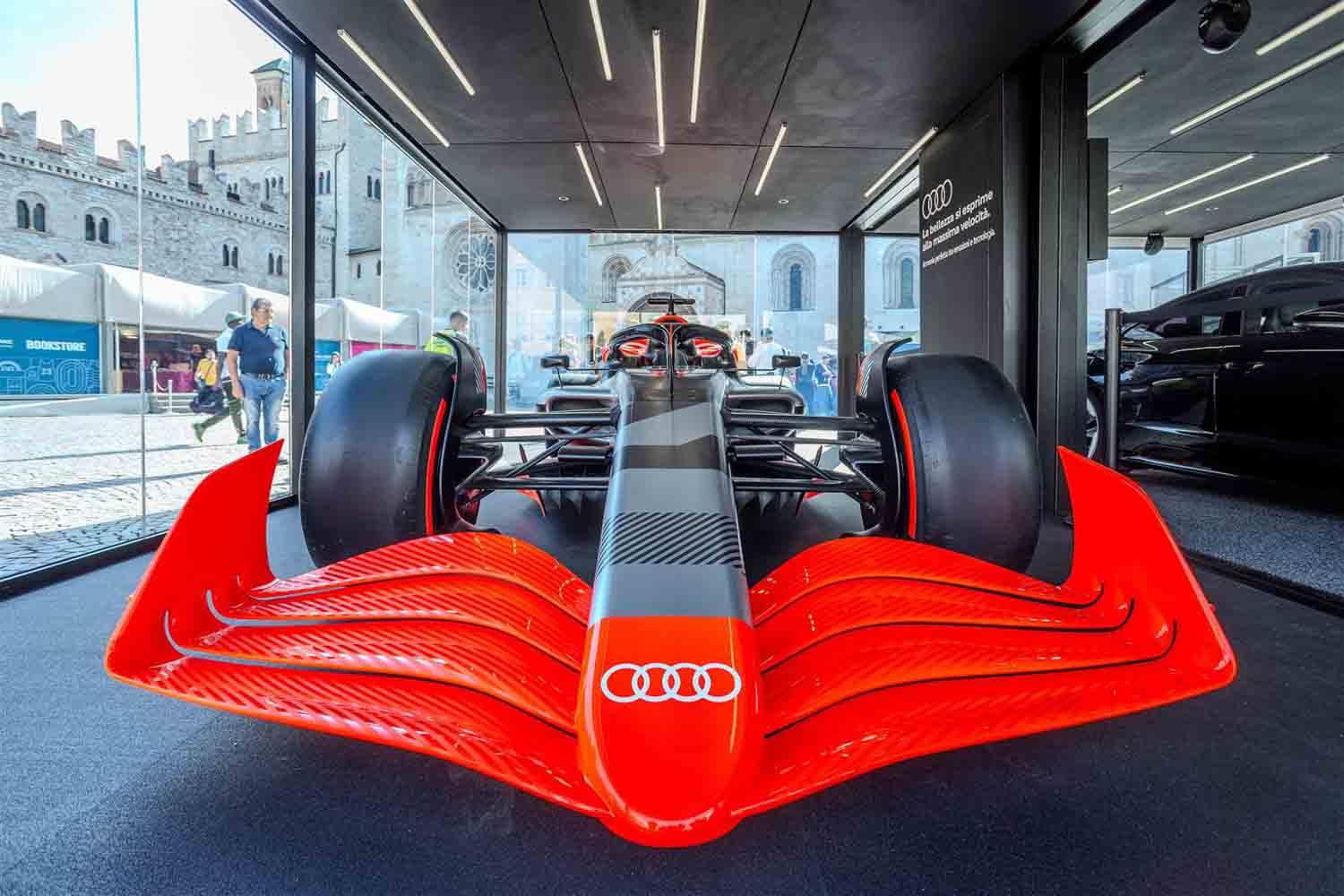 Audi F1 Showcar è il prototipo presentato in anteprima a Trento, in occasione del Festival dello Sport, per celebrare i 40 anni di Audi Sport