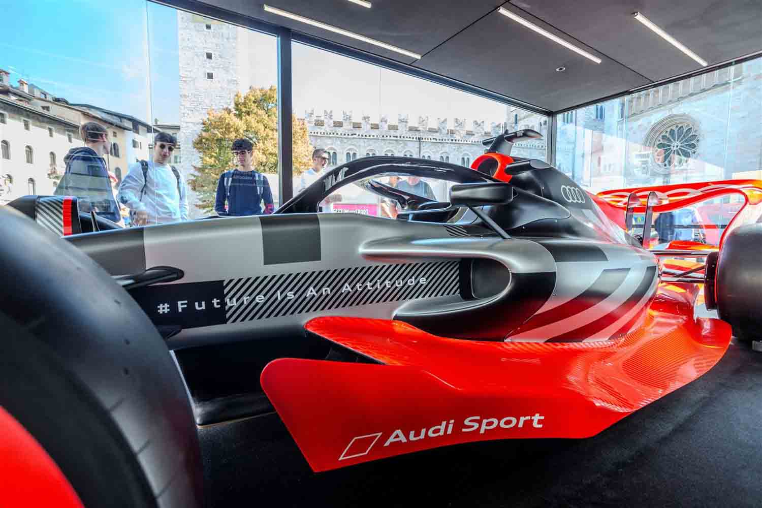 le prese d'aria laterali dell'Audi F1 Showcar presentata a Trento
