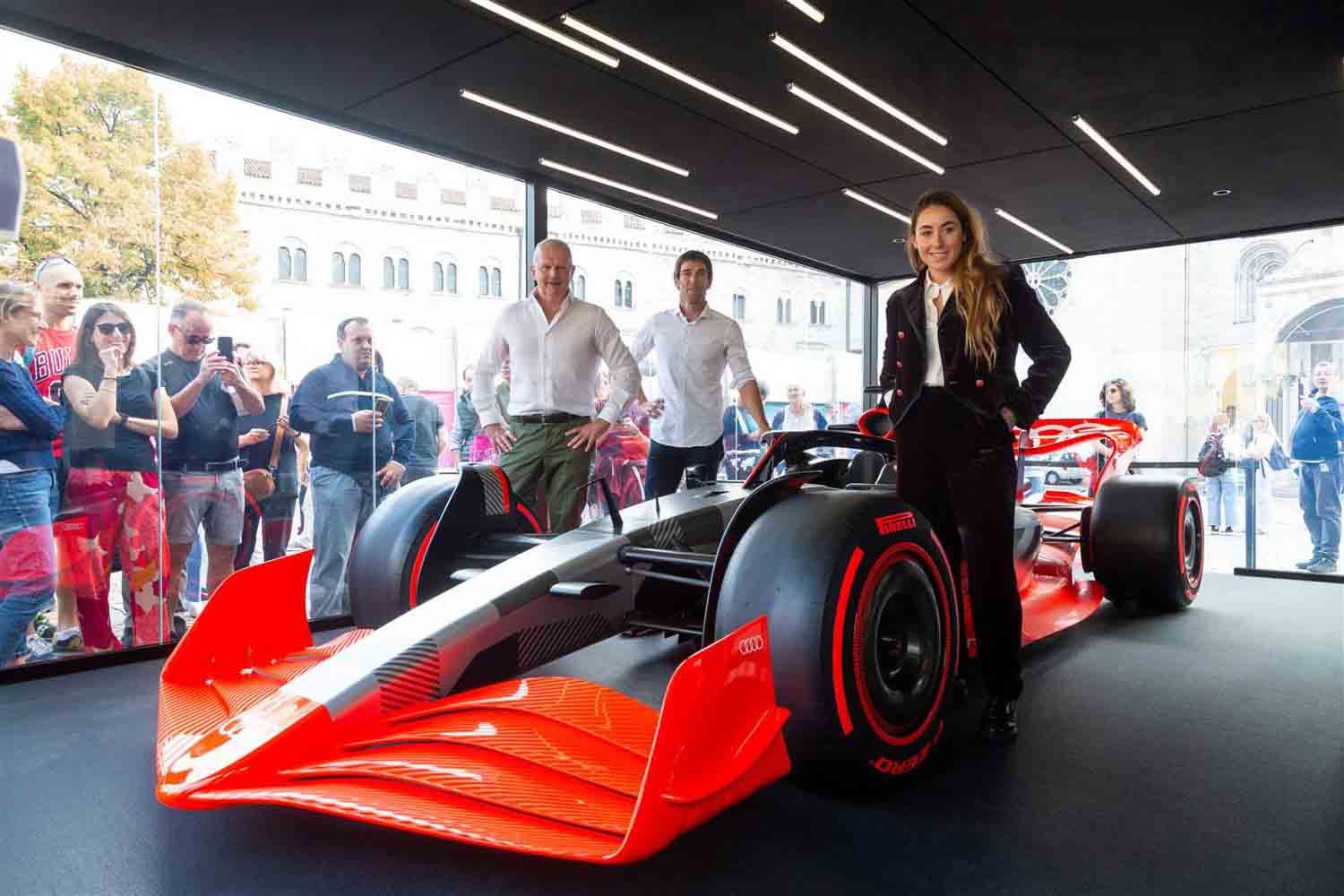 Sofia Goggia, Hervè Barmasse e Fabrizio Longo durante la presentazione dell'Audi F1 Showcar a Trento