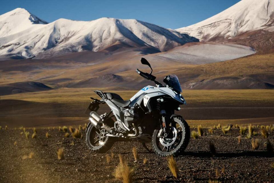 La nuova BMW R 1300 GS rappresenta un passo avanti significativo nella continua evoluzione della famosa serie GS.