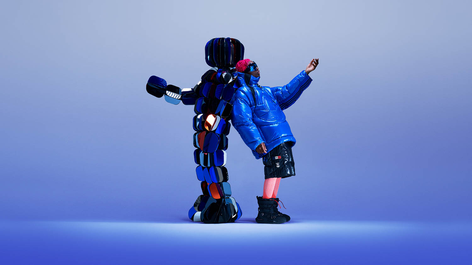 Moncler X Adidas Originals è la nuova collaborazione, concepita per l'esplorazione. Unisce le identità uniche di questi celebri marchi.