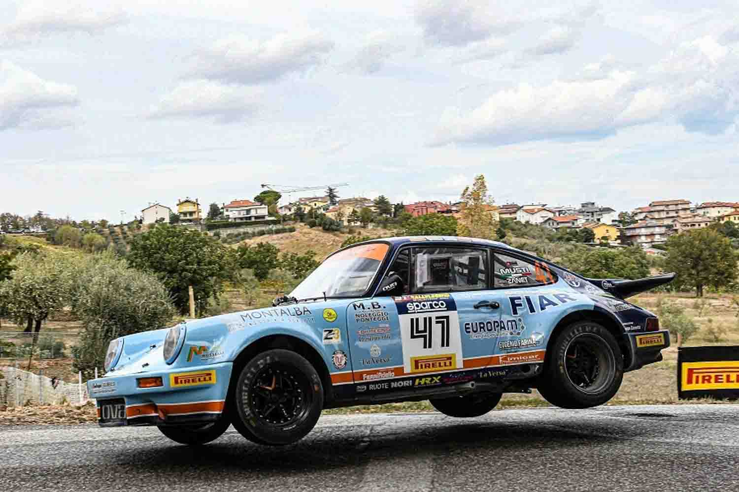 Musti zanet con una Porsche 911 RS si sono aggiudicati il rally Historic del Rallylegend
