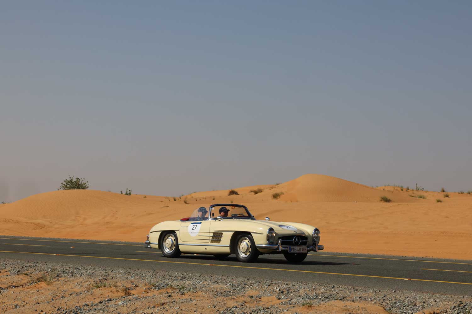 1000 Miglia Experience 2023 viaggio tra deserti e luci di Abu Dhabi