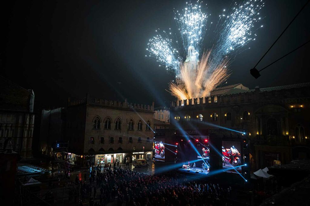 Ducati festeggia il trionfo mondiale all'Unipol Arena