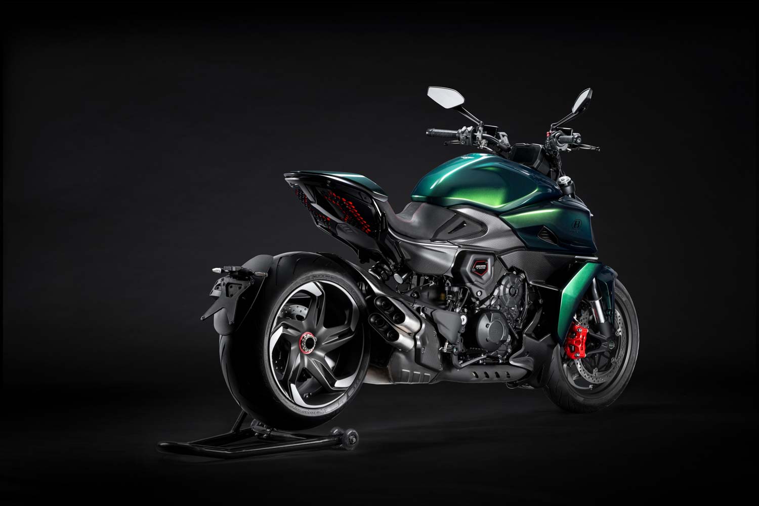 Ducati Diavel for Bentley, arte ed eccellenza su due ruote