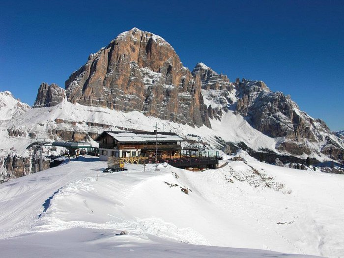 Cortina d'Ampezzo: meta glamour delle Dolomiti tra moda, sport, cultura e indirizzi del gusto