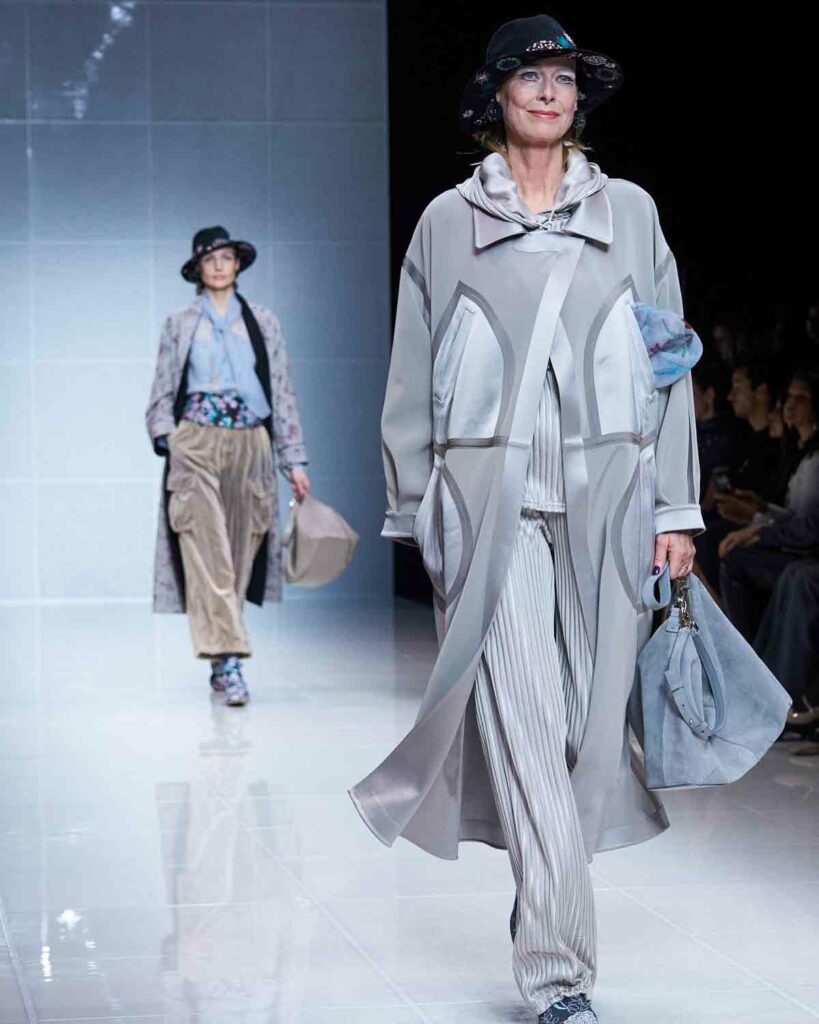 Giorgio Armani donna: fiori d'inverno illuminano la moda