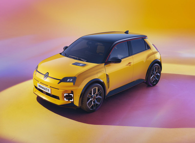 La nuova Renault 5 elettrica guida verso il futuro