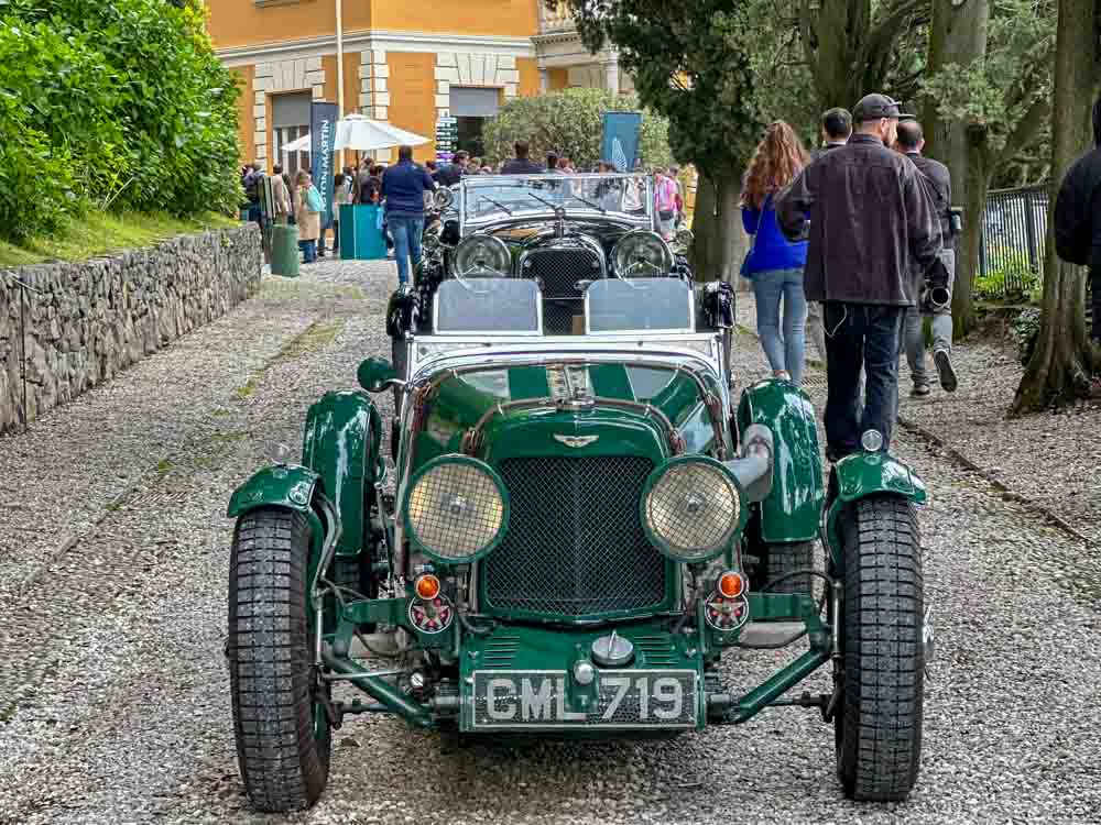 aston martin-villagrumello-fuoriconcorso-auto-corsa-britanniche