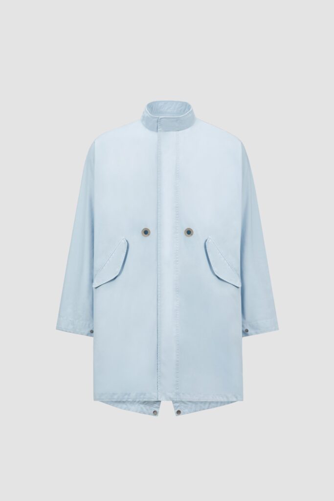 Le giacche Moncler con il designer Sir Jony Ive rivoluzionano tessuti e bottoni