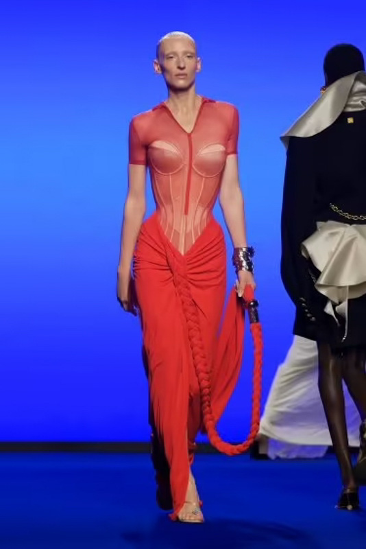 Future Vintage Schiaparelli trasforma la moda per le generazioni future